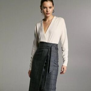 Aritzia Babaton Jotham Wrap Front V Merino Wool Ivory Sweater Top Size S